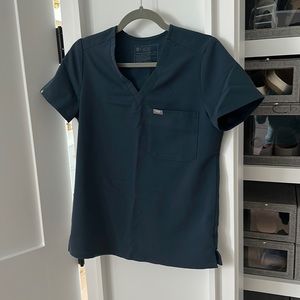 Xs catarina figs scrub top